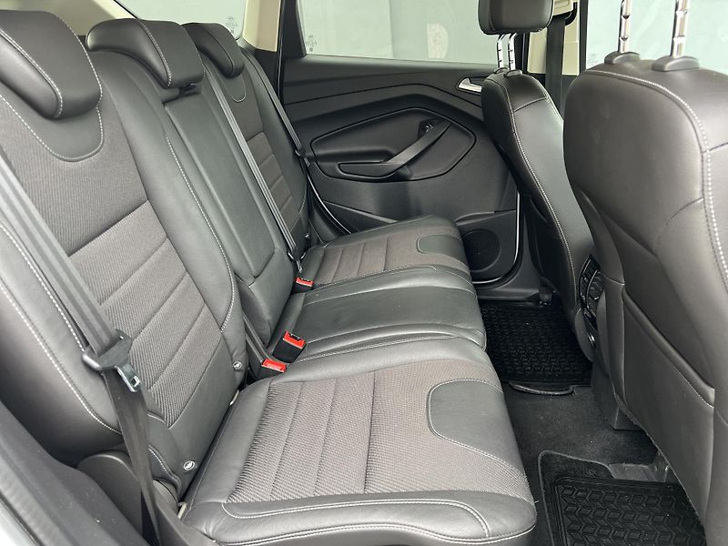 Ford Kuga 2.0TDCi 4x4 AUTOMAT TITANIUM  - fotka 31 z 44