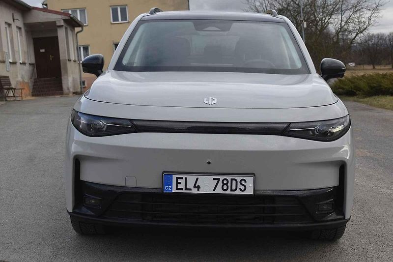 Leapmotor C10 se nabízí jako elektromobil i jako vůz s prodlužovačem dojezdu.