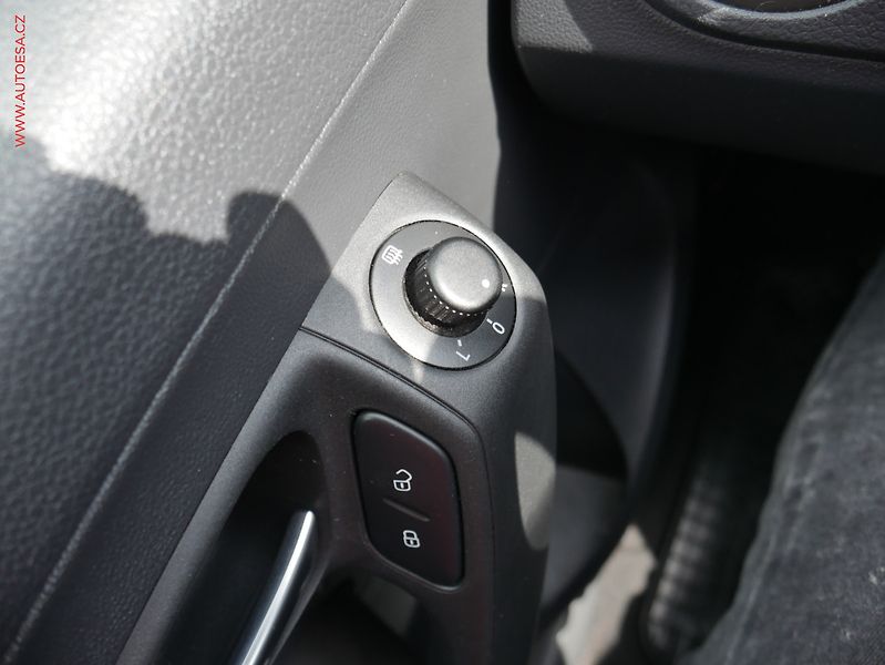 Volkswagen Polo (2012) 1.2 TSi, ČR, AC, park.asist - fotka 13 z 18