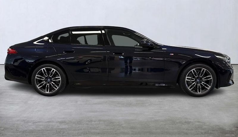 BMW i5 xDrive40 M Sport Kamera Tažné - fotka 16 z 18