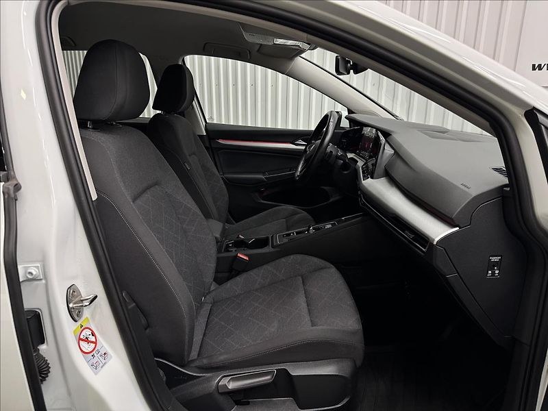 Volkswagen Golf 1.5TGI 96kW DSG ACC 2XKOLA DPH - fotka 36 z 41