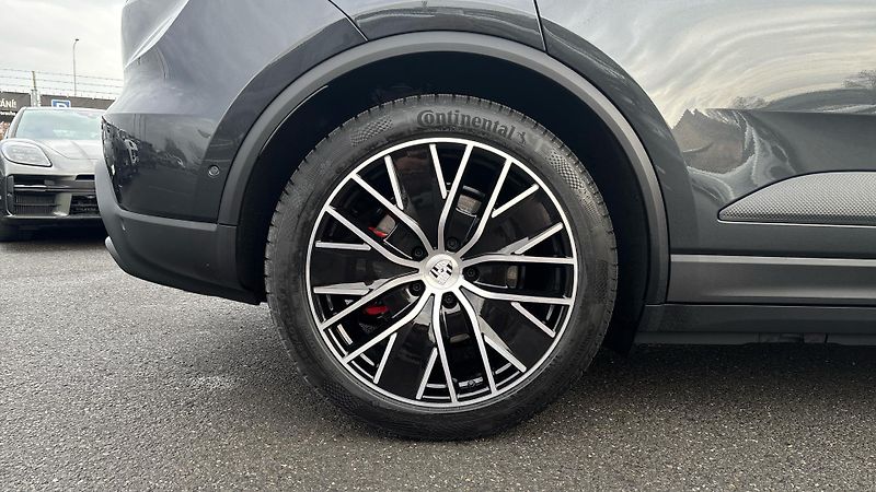Porsche Macan 4S Electric - fotka 11 z 23