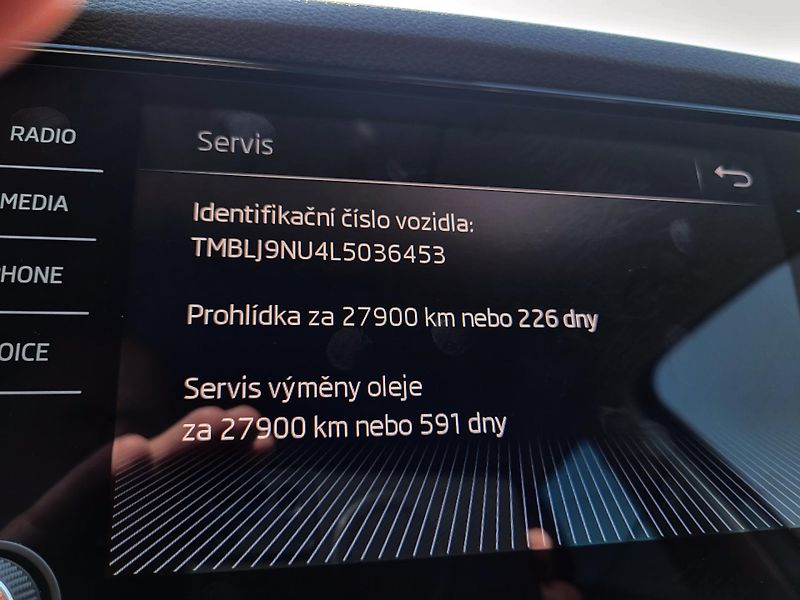Škoda Karoq 2.0 TDi 110kW DSG 4x4 STYLE+ - fotka 47 z 49