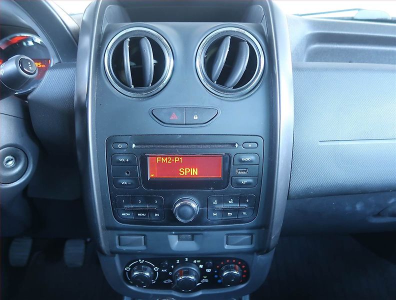 Dacia Duster (2015) 1.2 TCe, Park. senzory - fotka 12 z 14