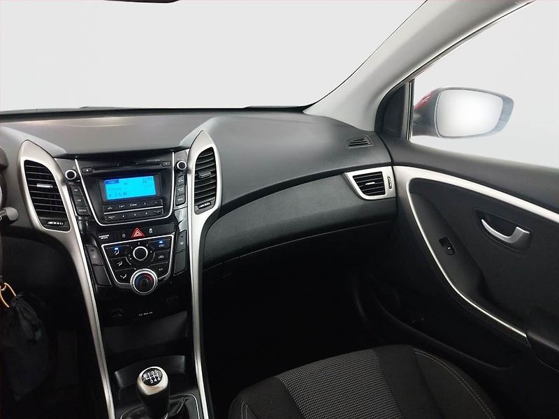 Hyundai i30 (2012) 1.6 MPI, Serv.kniha, Tempomat - fotka 8 z 17