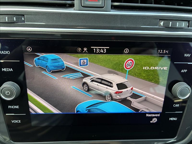 Volkswagen Tiguan Allspace 2,0 TDI IQ LIGHT TAŽNÉ KAMERA - fotka 17 z 28
