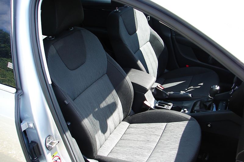 Škoda Octavia 2.0 TDi DSG LED NAVI ČR-ZADÁNO - fotka 11 z 43