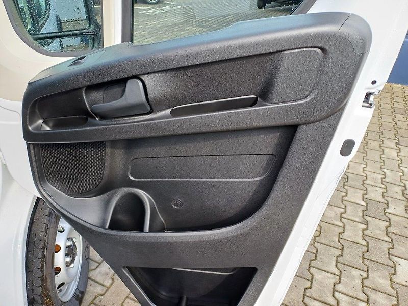Peugeot Boxer (2025) Furgon 3300 L2H2 BlueHDi 140k  - fotka 12 z 27