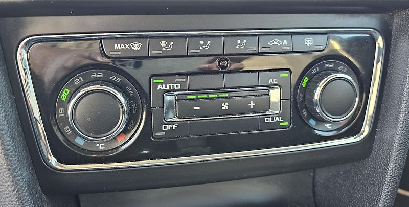 Škoda Superb 1.4 TSI 92 kW,TAŽNÉ,SERVISKA - fotka 25 z 50