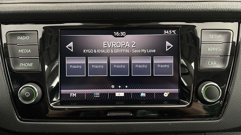 Škoda Fabia 1.0 TSI Black Combi - fotka 11 z 24