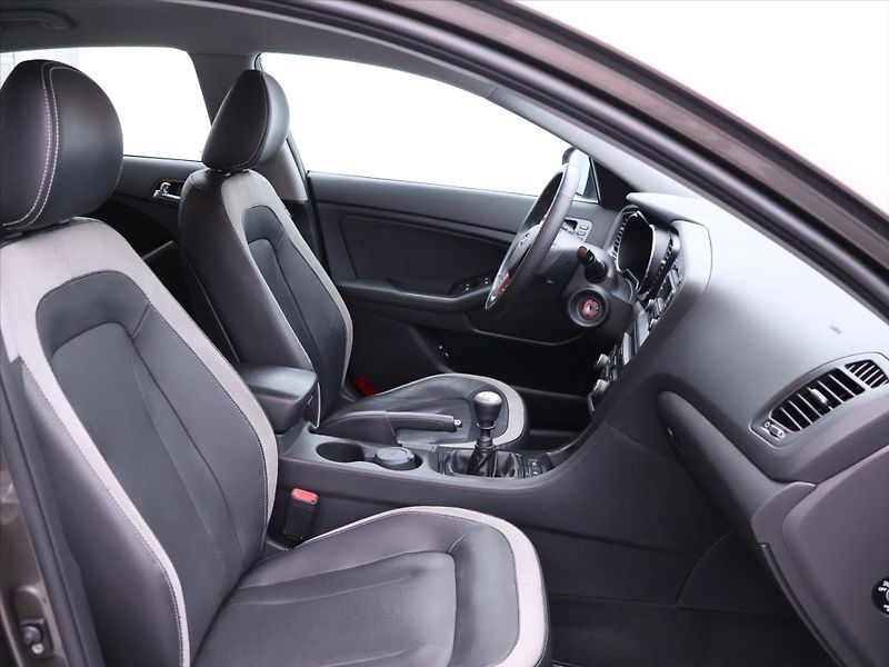Kia Optima 1,7 CRDi 100kW Exclusive CZ - fotka 13 z 34