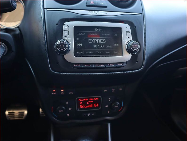 Alfa Romeo MiTo (2016) 1.4 TB MultiAir, Automat - fotka 12 z 18