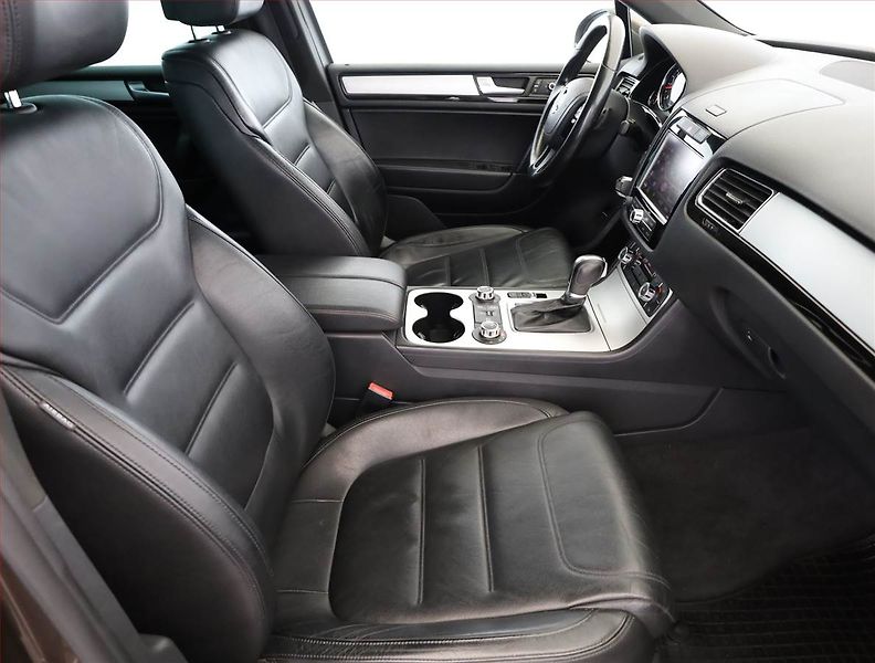 Volkswagen Touareg (2011) 3.0 TDI, 4X4, Automat - fotka 7 z 21