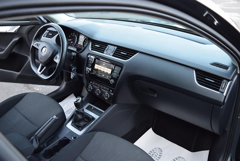 Škoda Octavia (2016) 1.4TSI 110kw AMBITION NAVI APP - fotka 35 z 46