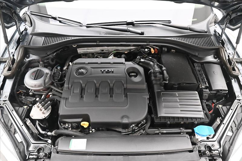 Škoda Superb 2,0 TDI 140 kW DSG L&K Záruka - fotka 9 z 32