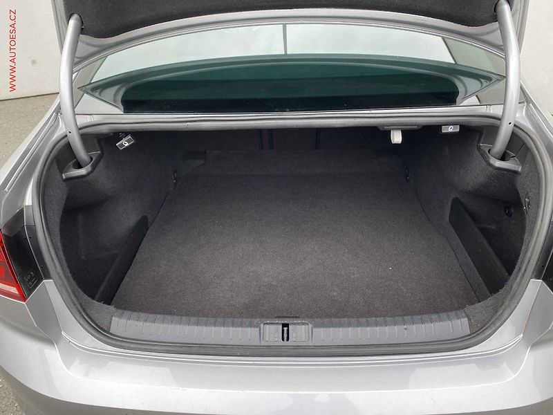 Volkswagen Passat (2019) 2.0TDi, 1.maj,ČR, Elegance - fotka 7 z 19