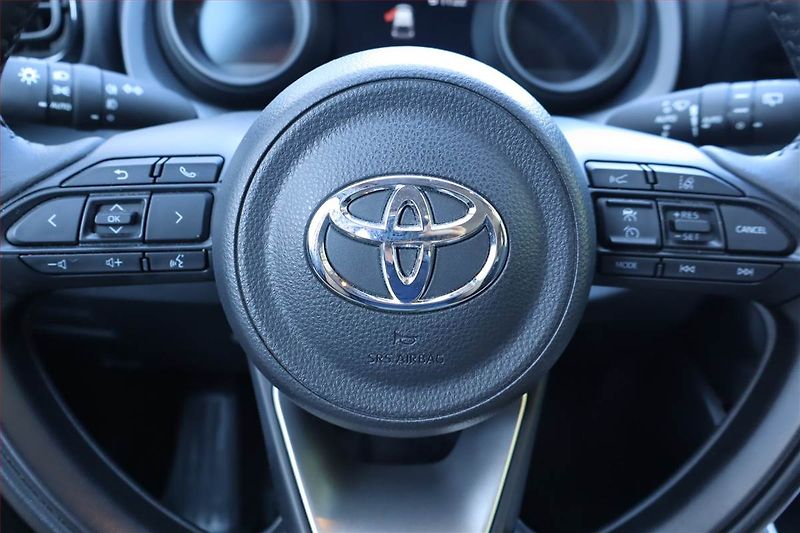 Toyota Yaris (2023) Comfort Style Tech 1.5 VVT-i - fotka 20 z 22
