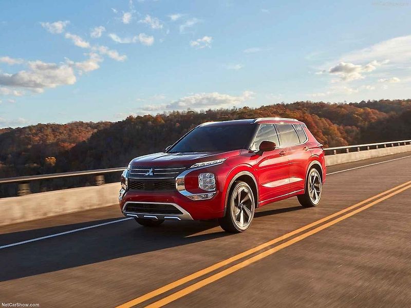 Mová generace SUV Outlander.