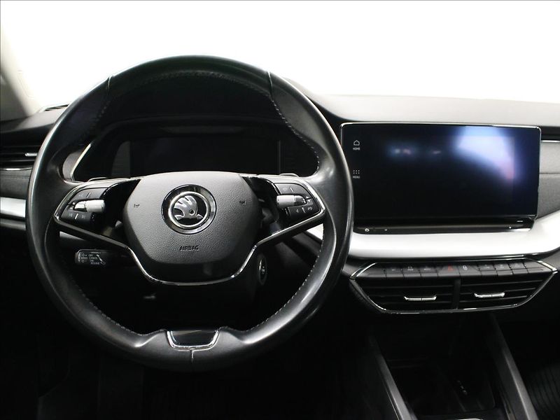 Škoda Octavia 2,0 TDI DSG style 1. maj. CZ - fotka 29 z 33