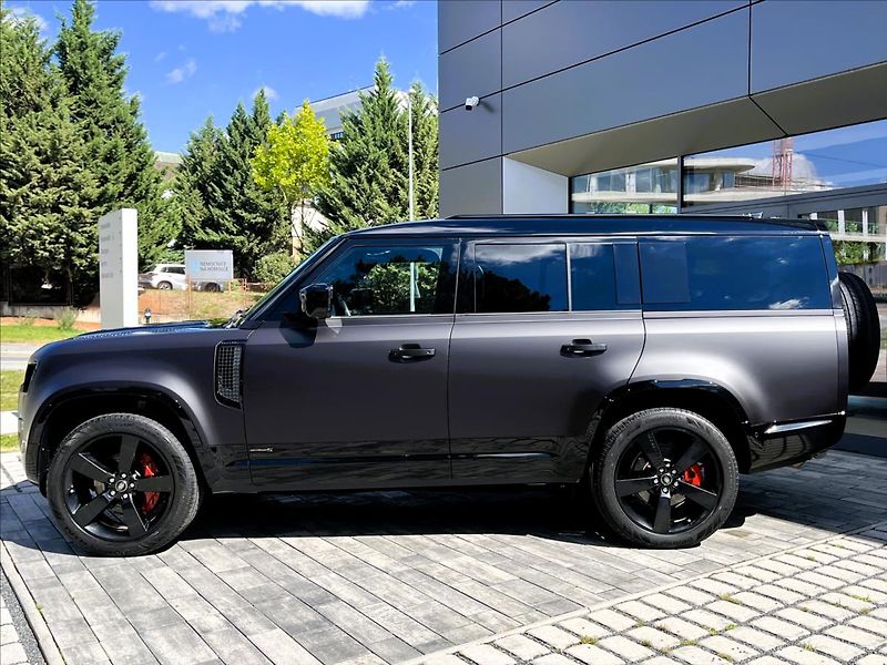 Land Rover Defender (2026) 130 D350 X AWD / 7 MÍST* - fotka 2 z 59