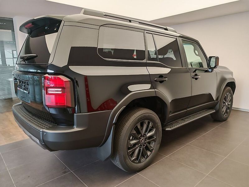 Toyota Land Cruiser 2.8L Diesel Executive 4x4 - fotka 4 z 48