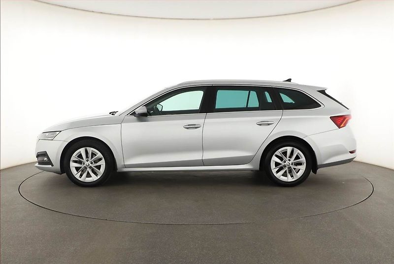Škoda Octavia (2022) Style 1.5 TSI, ČR,1.maj - fotka 3 z 20