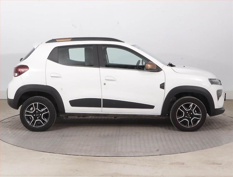 Dacia Spring (2024) Electric 65 (27 kWh), SoH 97% - fotka 6 z 17