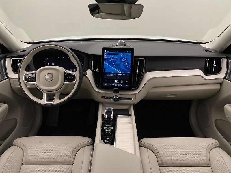 Volvo XC60 T8 AWD RECHARGE DARK ULTRA CZ - fotka 2 z 66