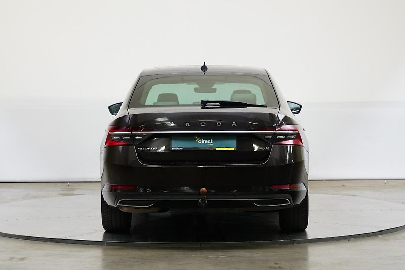 Škoda Superb - fotka 6 z 35