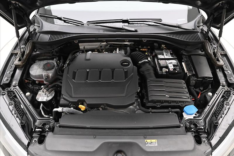 Škoda Superb 2,0 TDI 110kW DSG Style Záruka - fotka 9 z 31