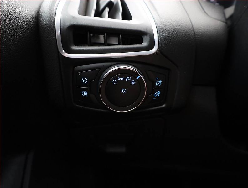 Ford Focus (2013) 1.0 EcoBoost, Serv.kniha - fotka 16 z 19
