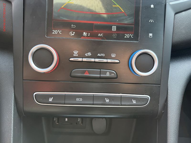 Renault Mégane (2018) 1.6 SCe, ČR, navi, autoAC - fotka 15 z 17