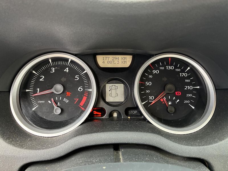 Renault Mégane 1.6i 16V 82kW KABRIO - fotka 12 z 23