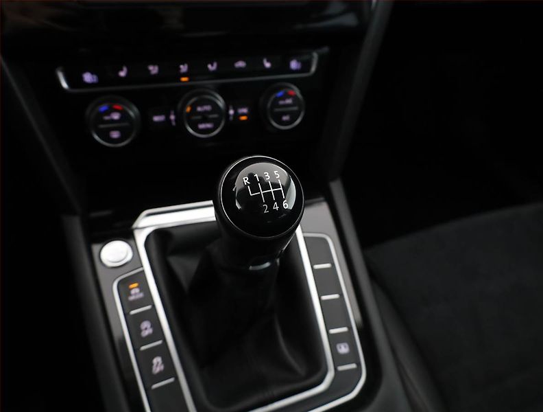 Volkswagen Passat (2016) Highline 2.0 TDI, Serv.kniha - fotka 11 z 21