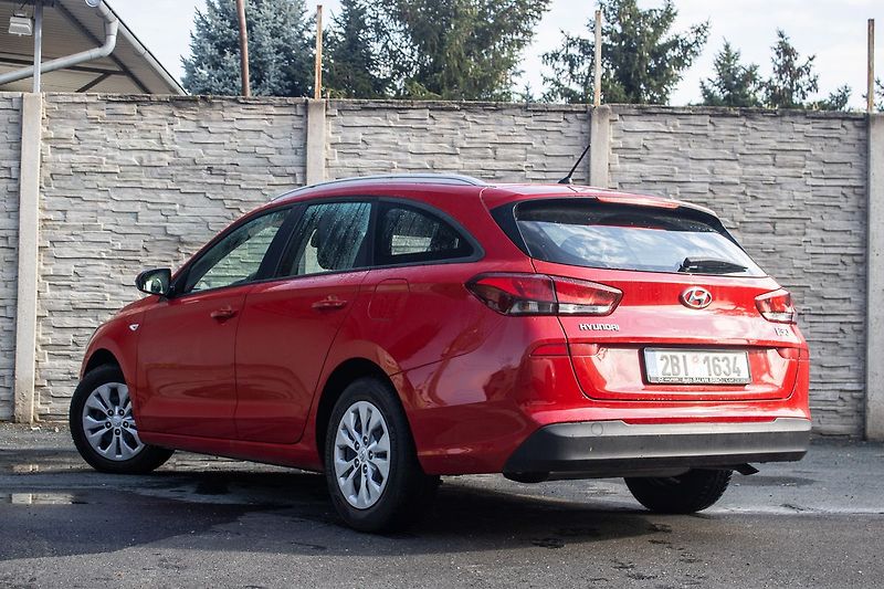 Hyundai i30 - fotka 7 z 17