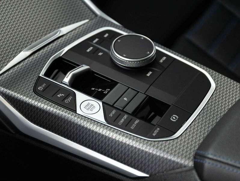 BMW Řada 3 330i xDrive - fotka 15 z 22