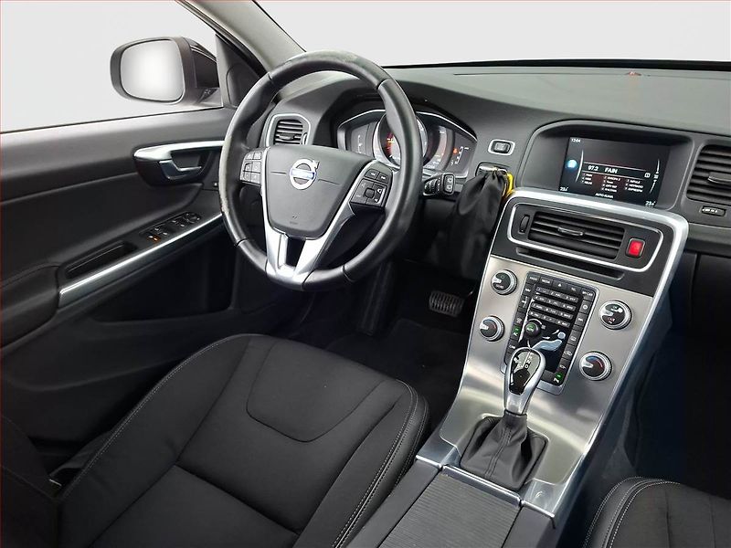 Volvo V60 (2017) D3 2.0, Automat, Xenony - fotka 7 z 20