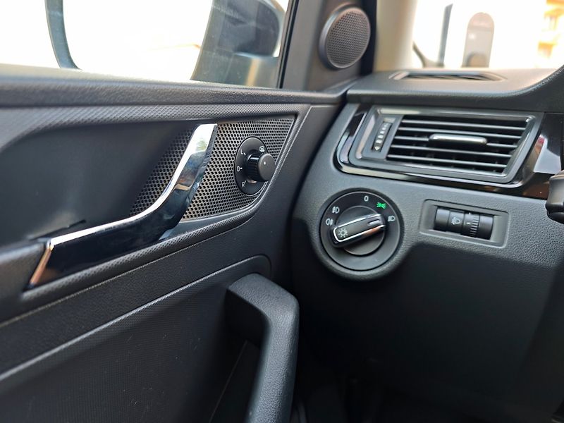 Škoda Rapid (2015) 1.2 TSi Spaceback Ambition + - fotka 27 z 42