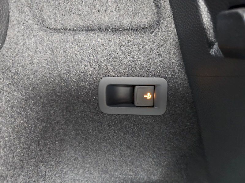 Škoda Karoq (2025) 2.0TSi 140kW 4x4 SPORTLINE TAŽ - fotka 28 z 32