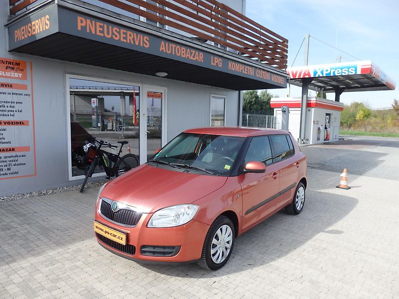 Škoda Fabia 1.4 16V KLIMATIZACE, ESP - fotka 1 z 13