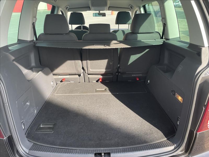 Volkswagen Touran 1,4TSI 103kW*jen 96.tis.km*Roz - fotka 33 z 40