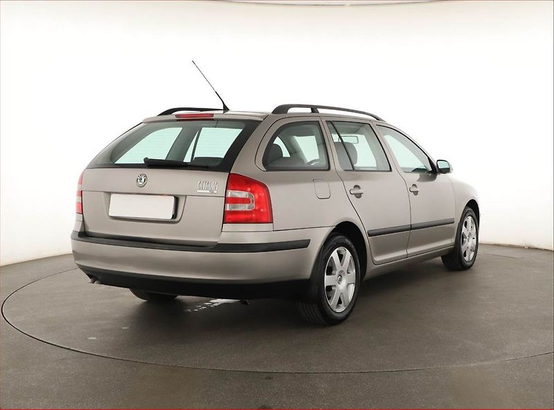 Škoda Octavia (2008) Elegance 1.9 TDI, Serv.kniha - fotka 5 z 13