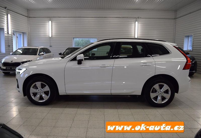 Volvo XC60 2.0 B4 AWD MOMENTUM 2022 - fotka 2 z 54