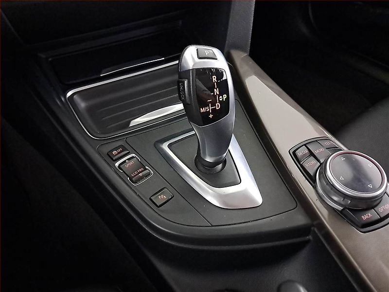 BMW Řada 3 (2014) Modern Line 330 d xDrive, 4X4 - fotka 13 z 22