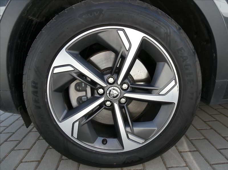 Jaguar E-Pace 2,0 D165,R-Dyn SE,1.maj,ČR,zár - fotka 10 z 38