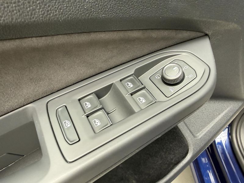 Volkswagen Golf 1.5 TSI EVO 110kW mHEV Style D - fotka 10 z 13