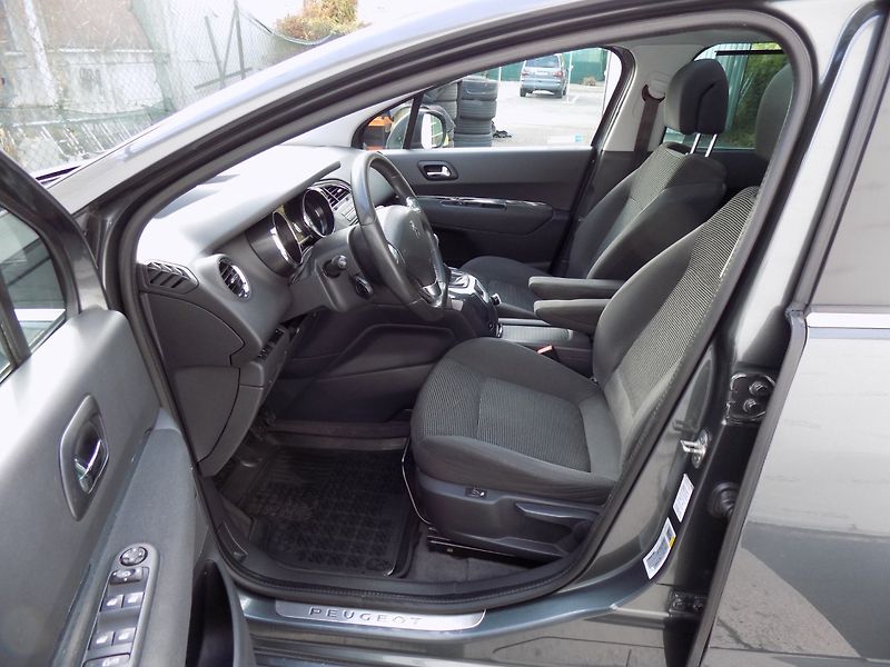 Peugeot 5008 (2014) 1.6Ti/LED/PANO/Head-up/Klima/ - fotka 11 z 35