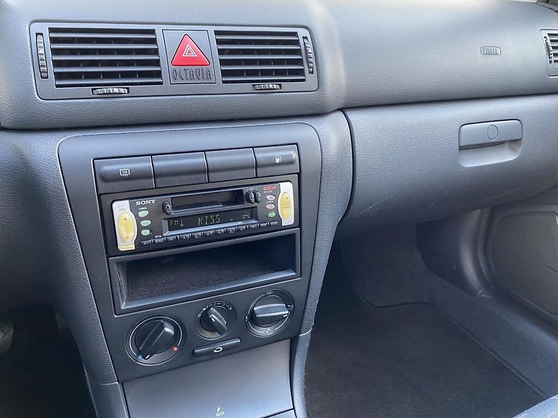 Škoda Octavia 1,9 SDI 50 kW Ambiente - fotka 15 z 22