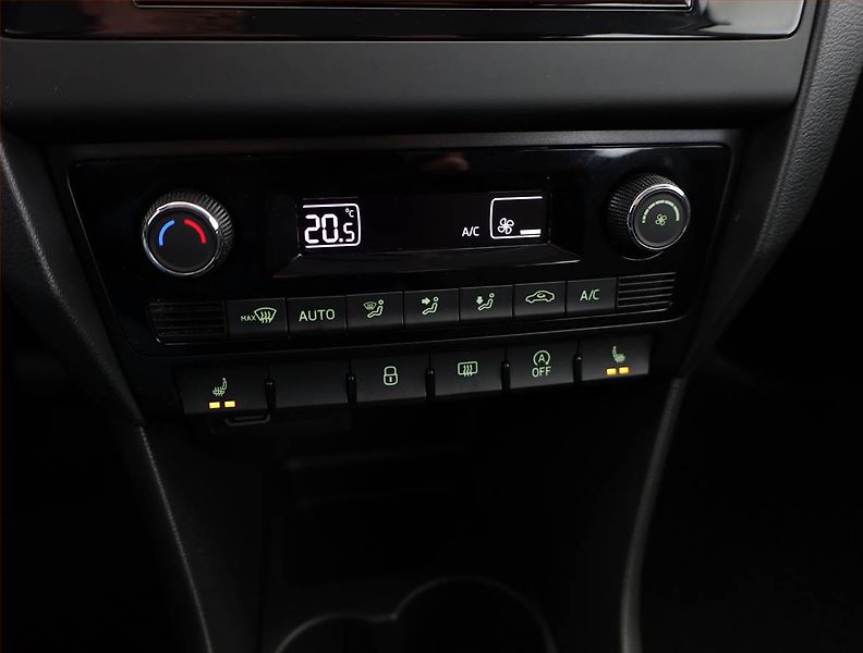 Škoda Rapid (2018) Spaceback 1.0 TSI, Navi - fotka 10 z 17