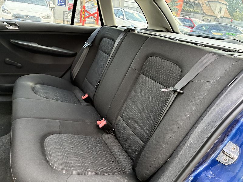 Škoda Fabia Kombi 1.9TDi 74kW ELEGANCE     - fotka 12 z 22
